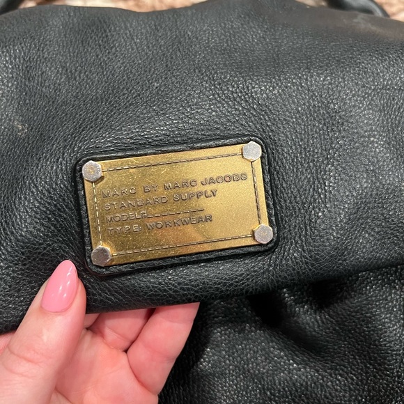 Marc by Marc Jacobs Classic Q Lil Ukita Pebbled Leather Crossbody in Black - Picture 2 of 8